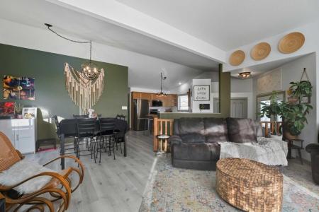 28 PARKSIDE CRESCENT, Blackfalds, Alberta T4M 0E9, Canada