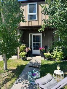 457 COLLINGE ROAD, Hinton, Alberta T7V 1K8, Canada