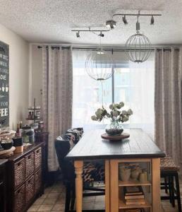 457 COLLINGE ROAD, Hinton, Alberta T7V 1K8, CANADÁ