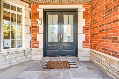 5 CLASSIC DRIVE, Brampton, Ontario L6Y 5G9, Canada