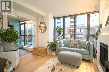 3228 TUPPER STREET, Vancouver, British Columbia V5Z 4S7, Canada