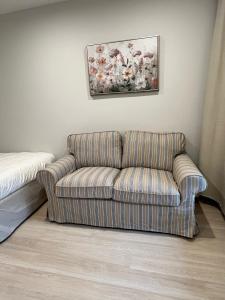 1930 STARLING DRIVE, Tsawwassen, British Columbia V4M 0C7, Canada