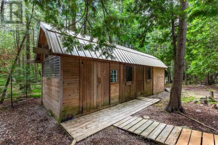 1025 WEST ROAD, Northern Bruce Peninsula, Ontario N0H 1W0, Canadá