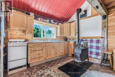 667 EAST ROAD, Northern Bruce Peninsula, אונטריו N0H 1W0, קנדה 