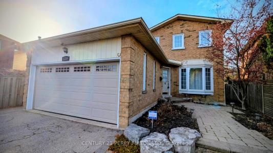 1339 QUINPOOL COURT, Mississauga, Ontario L5C 4J3, Canada