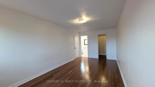 1339 QUINPOOL COURT, Mississauga, Ontario L5C 4J3, Canada