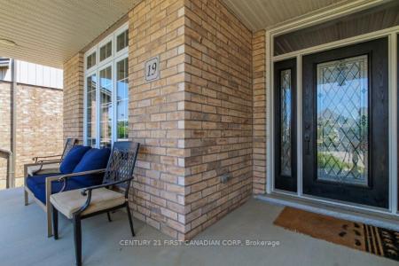 19 ST.ANDREWS DRIVE, St. Thomas, Ontario N5R 0G4, Canada