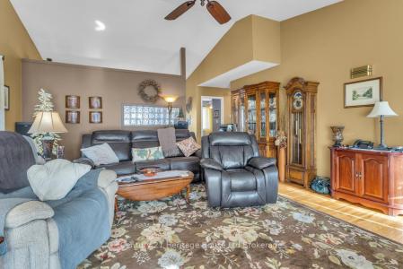 24 BARKER STREET, Tillsonburg, Ontario N4G 1E5, Kanada