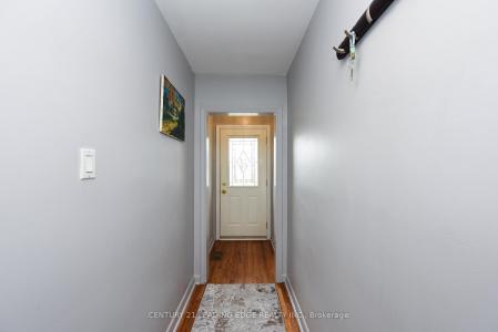 34 PARAGON ROAD, Toronto, Ontario M9R 1J8, Canadá