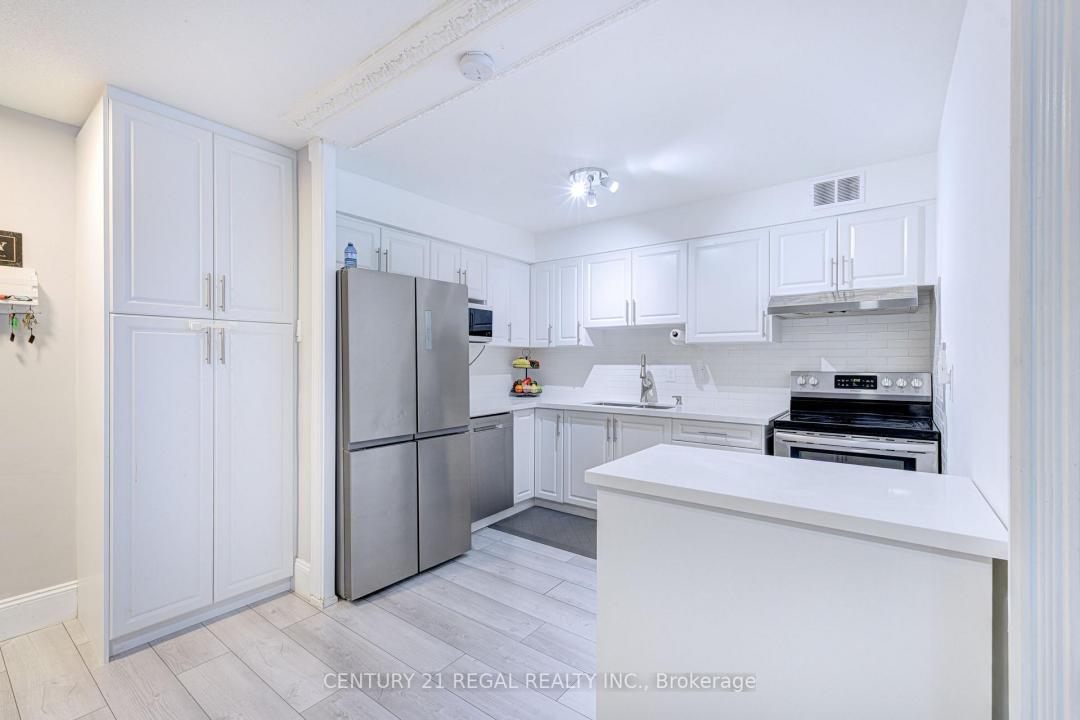 366 THE EAST MALL N/A, Toronto, 安大略省 M9B 6C6, 加拿大