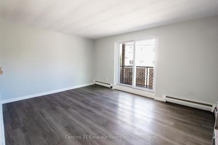 320 QUEEN STREET E, Centre Wellington, אונטריו N1M 1T4, קנדה