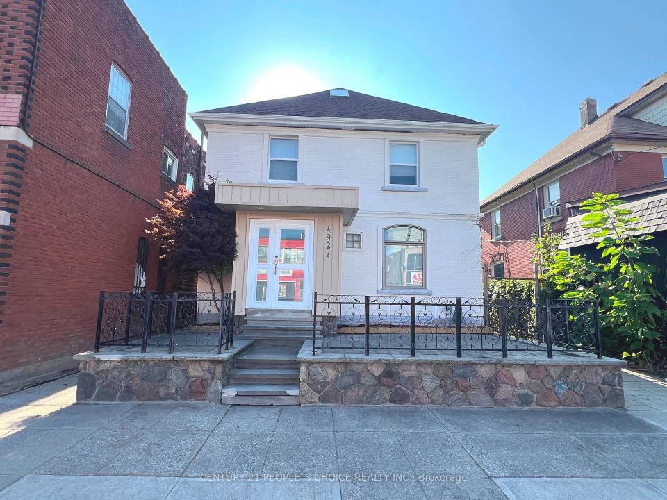 4927 VICTORIA AVENUE, Niagara Falls, Ontario L2E 4C7, Canada