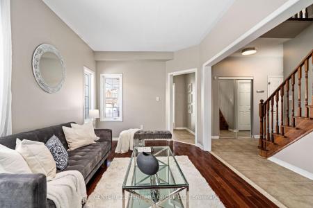 18 TUDOR CRESCENT, Barrie, אונטריו L4M 0A8, קנדה