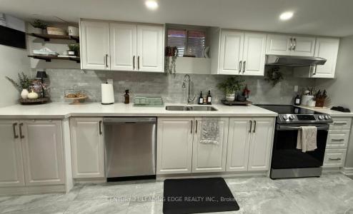 32 WESTFIELD DRIVE E, Whitby, Ontario L1P 1Y5, Canada