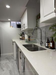 32 WESTFIELD DRIVE E, Whitby, Ontario L1P 1Y5, Canada