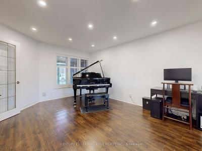 77 SUNBIRD BOULEVARD, Georgina, Ontario L4P 3V8, Canadá