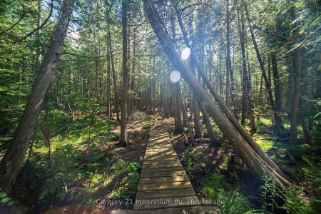 1025 WEST ROAD, Northern Bruce Peninsula, オンタリオ N0H 1W0, カナダ