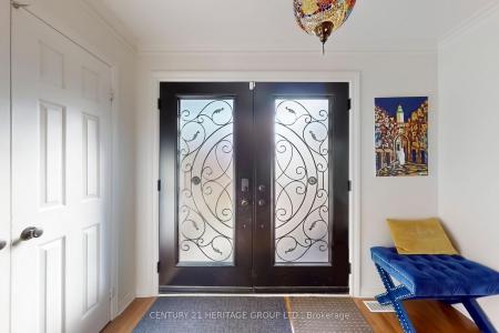 136 CRANBERRY LANE, Aurora, Ontario L4G 5Z3, Canada