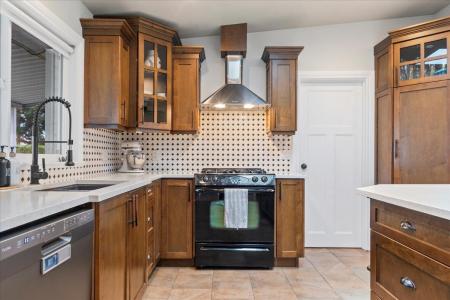 5844 BLACKBURN ROAD, Chilliwack, British Columbia V2R 4N9, Canada