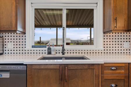 5844 BLACKBURN ROAD, Chilliwack, British Columbia V2R 4N9, Canada