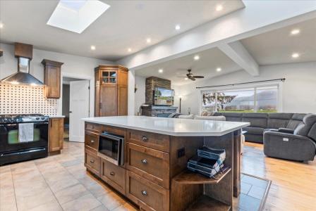 5844 BLACKBURN ROAD, Chilliwack, British Columbia V2R 4N9, Canada