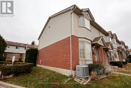 70 CHAPMAN COURT, London North (north I), Ontario N6G 4Z4, Canadá