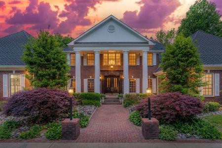 2081 Mossy Oak Cir, Clarksville, Tennessee 37043