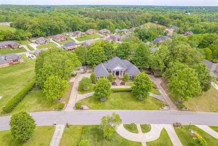 2081 Mossy Oak Cir, Clarksville, Tennessee 37043