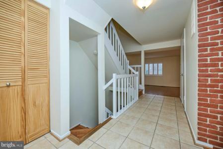 8566 Gwynedd Way, Springfield, וירג'יניה 22153, ארצות הברית של אמריקה