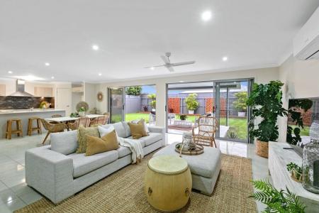 12 Heathwren Street, Forest Glen, QLD 4556, Avustralya