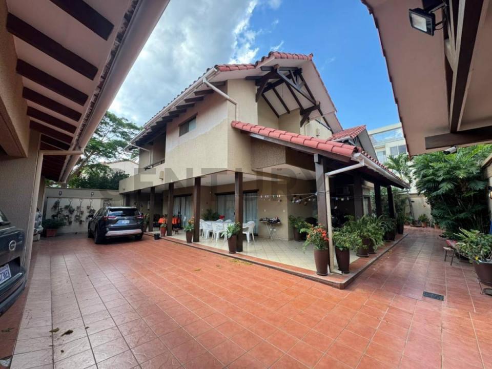 RADIAL 26 CALLE LOS BATOS , Norte, Santa Cruz 00001, 玻利维亚