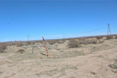 8190 Darter Road, Adelanto, 加利福尼亚州 92301, 美国