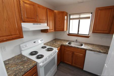 1400 Meriden Road APT 5-2, Waterbury, 康乃迪克州 06705, 美國