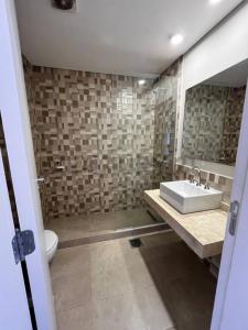 Washinton esq Juan de Salazar , Las Mercedes, Asunción 00001, Paraguay