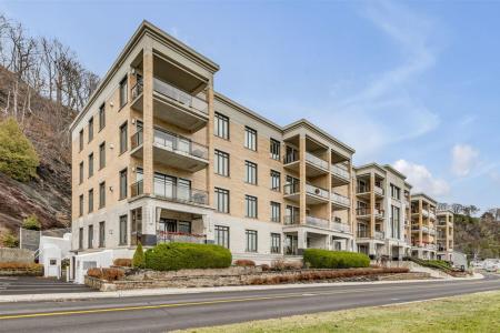 4902  Rue St-Laurent, Lévis (Desjardins), Quebec G6V 3V8, Canada