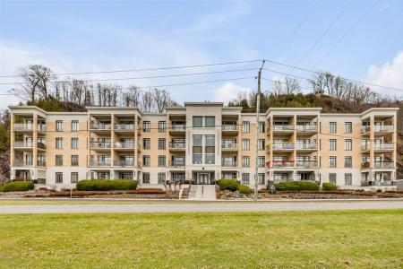 4902 Rue St-Laurent, Lévis (Desjardins), Quebec G6V 3V8, CANADÁ