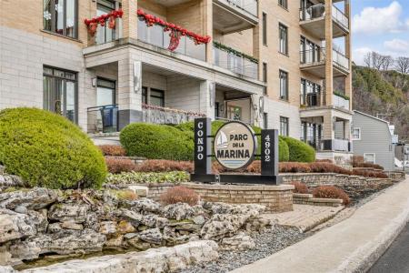 4902 Rue St-Laurent, Lévis (Desjardins), Quebec G6V 3V8, CANADÁ