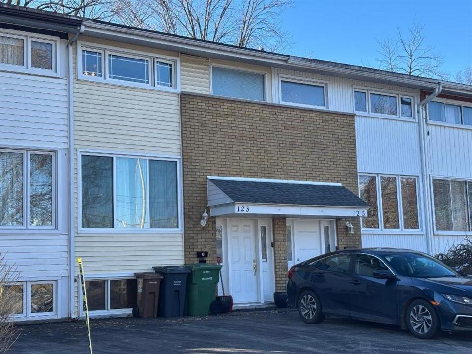 123 Av. Jean-Brillant, Montréal (Pierrefonds-Roxboro), Quebec H8Y 2S6, Canadá