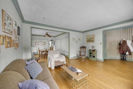 10021 S Oakley Avenue, Chicago, Illinois 60643, USA