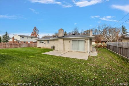 11434 Francis Drive, SterlingHeights, Michigan 48312, États-Unis