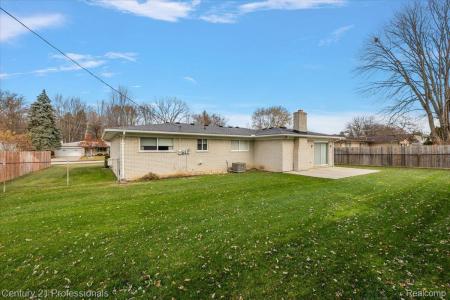 11434 Francis Drive, SterlingHeights, Michigan 48312, États-Unis