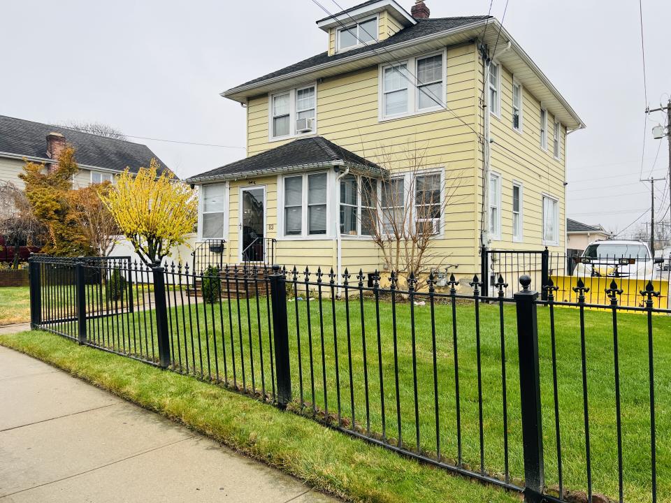 83 Roger Avenue, Inwood, Нью-Йорк 11096, Соединенные Штаты