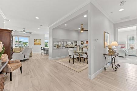 8030 Signature Club CIR 6, NAPLES, 佛罗里达州 34113, 美国