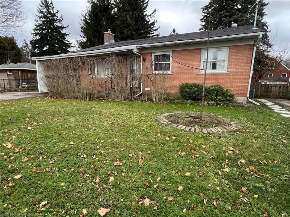 62 SUNNYHILL ROAD, Cambridge, Ontario N3C 1J4, Canada