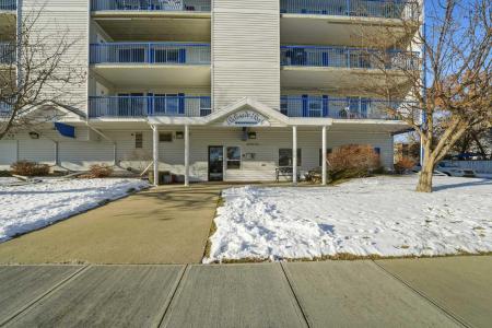 4522 47A AVENUE, Red Deer, ألبرتا T4N 3R3, كندا