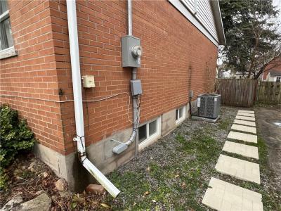 62 SUNNYHILL ROAD, Cambridge, Ontario N3C 1J4, Canada