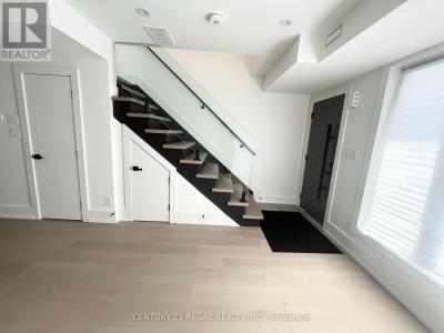 171 DURANT AVENUE, Toronto (east York), أونتاريو M4J 4W5, كندا 