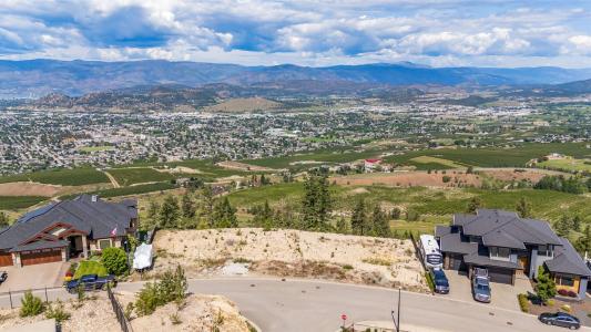 1726 CARNEGIE STREET, Kelowna, Colúmbia Britânica V1P 1T3, Canadá