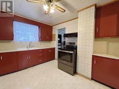 916-918 VICTORIA AVENUE N, Fort Frances, Ontario P9A 2E5, Canada