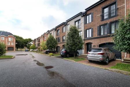 7945  Rue Nadeau, Brossard, Quebec J4Y 0G7, Kanada